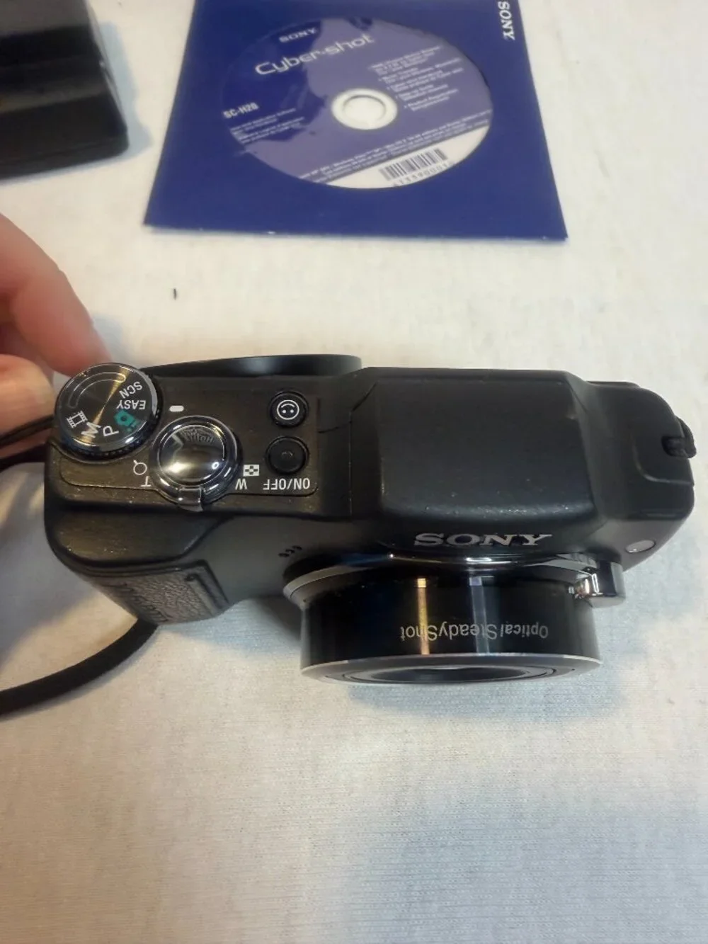 Sony Cyber-shot DSC-H20 Digital Camera Black 10.1MP 10x Zoom Bundle Case Memory